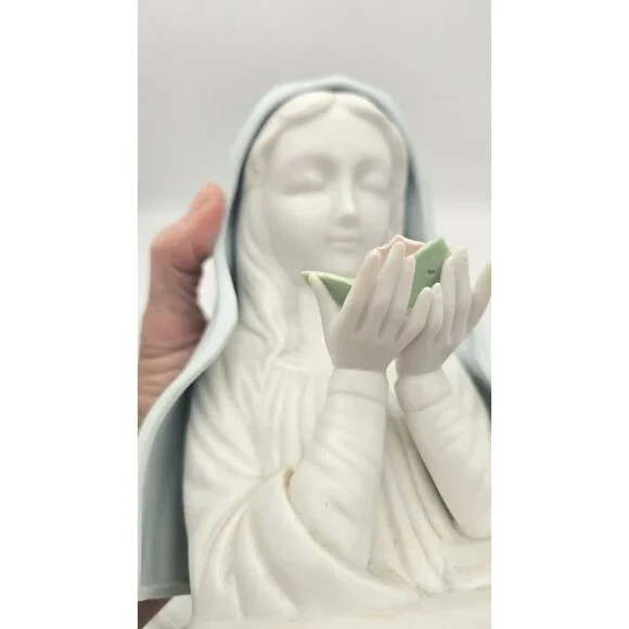 Vintage Madonna Mary Holding Flower Porcelain Lighted Nightlight  - Works - Picture 9 of 12